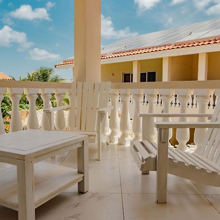 Elegant 2-Bedroom Apartment 2 Km From Eagle Beach Palm Beach Exterior foto