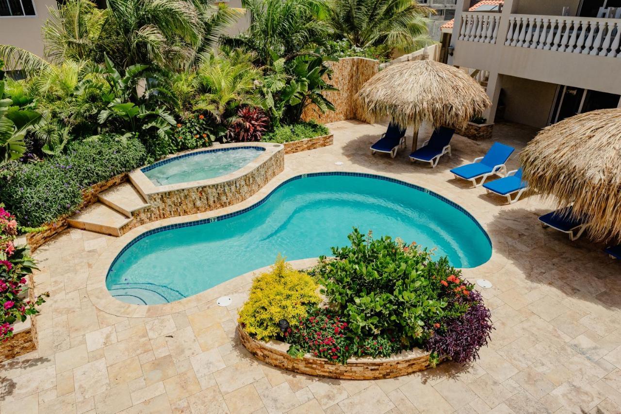 Elegant 2-Bedroom Apartment 2 Km From Eagle Beach Palm Beach Exterior foto