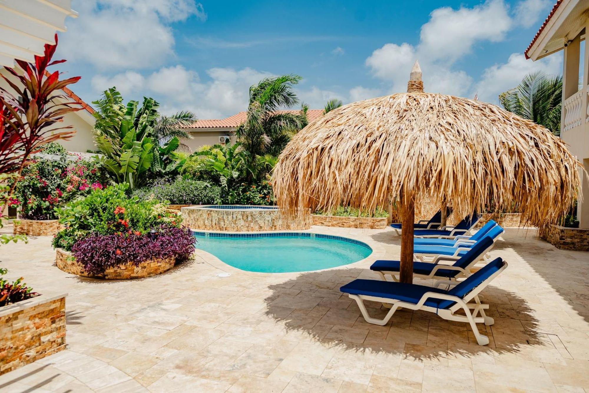Elegant 2-Bedroom Apartment 2 Km From Eagle Beach Palm Beach Exterior foto