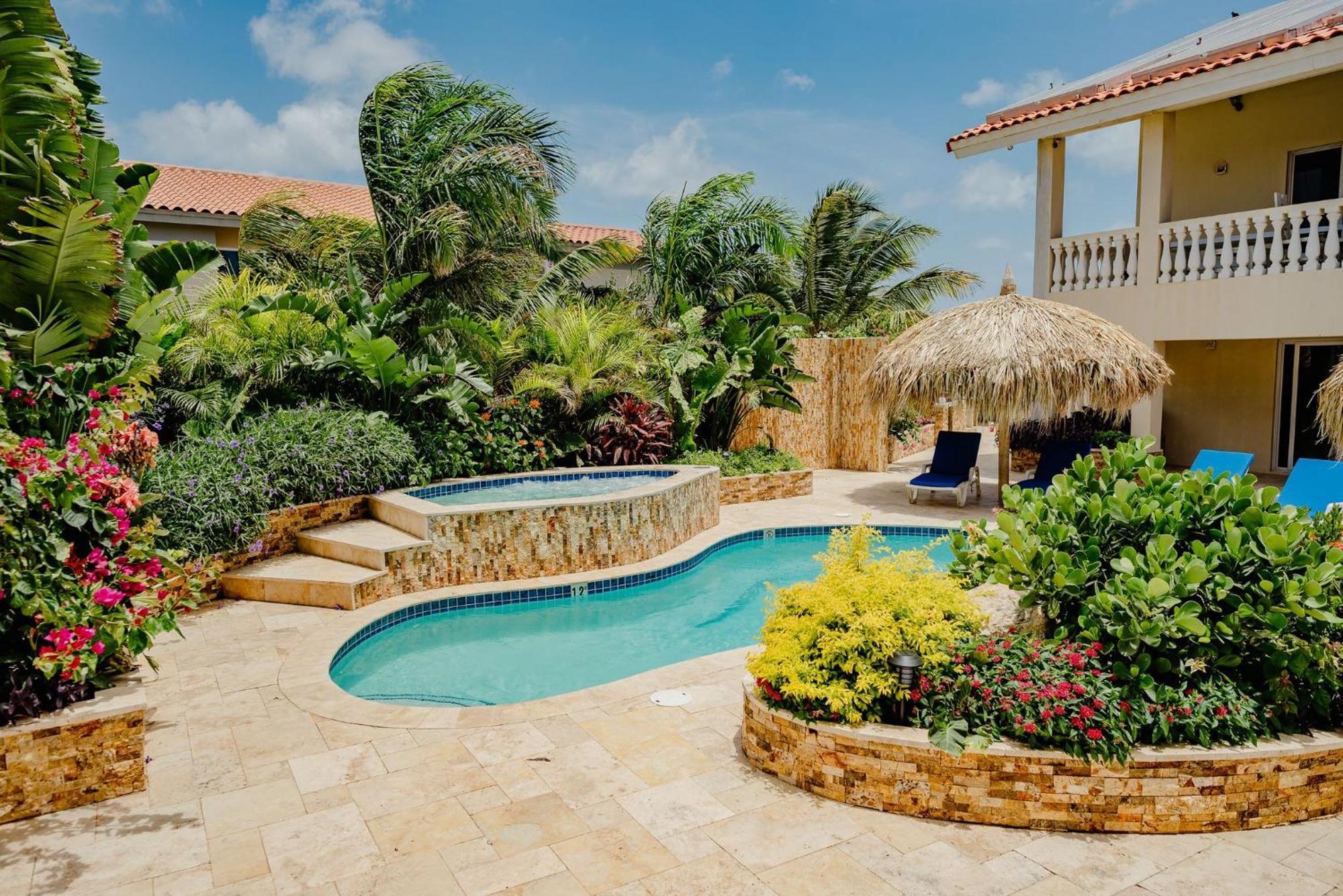 Elegant 2-Bedroom Apartment 2 Km From Eagle Beach Palm Beach Exterior foto