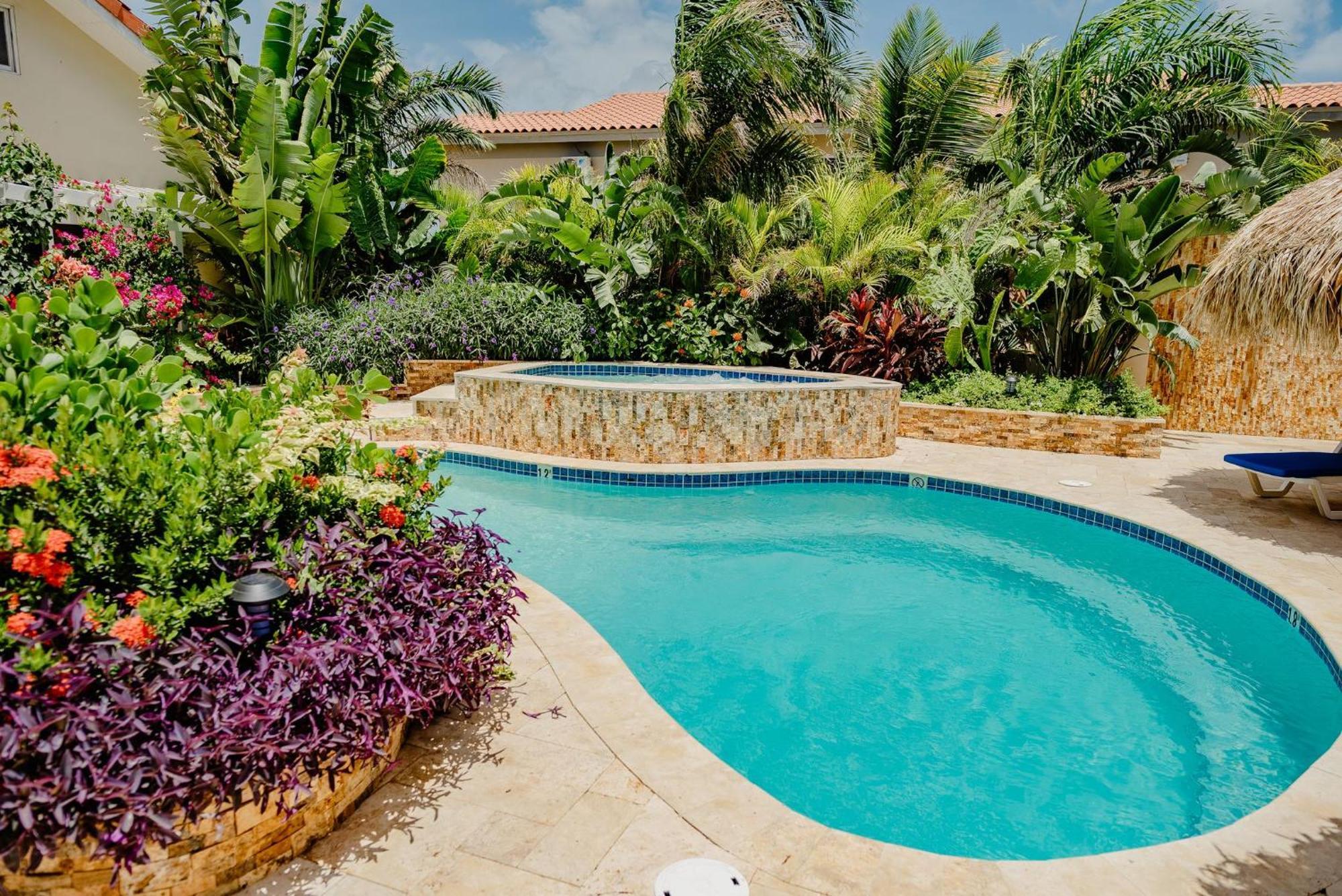 Elegant 2-Bedroom Apartment 2 Km From Eagle Beach Palm Beach Exterior foto